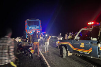 Salama bus after the attack in Moyale. Police at the scene PHOTO| The Star